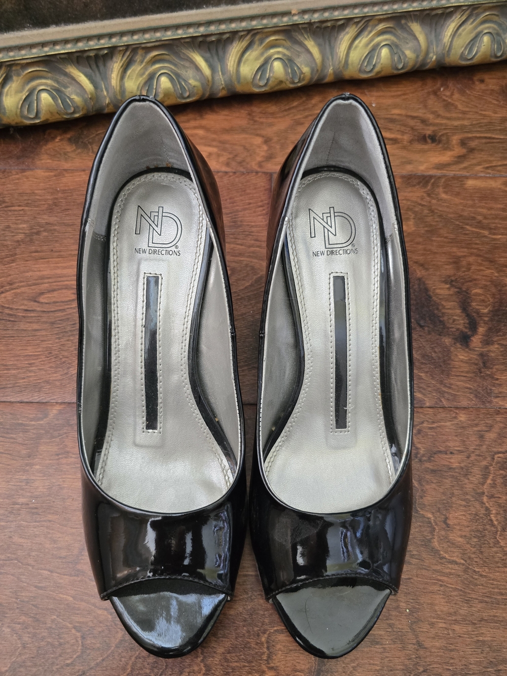 Size 9 New Directions Black Patent Peep-Toe Pumps - Glossy Finish